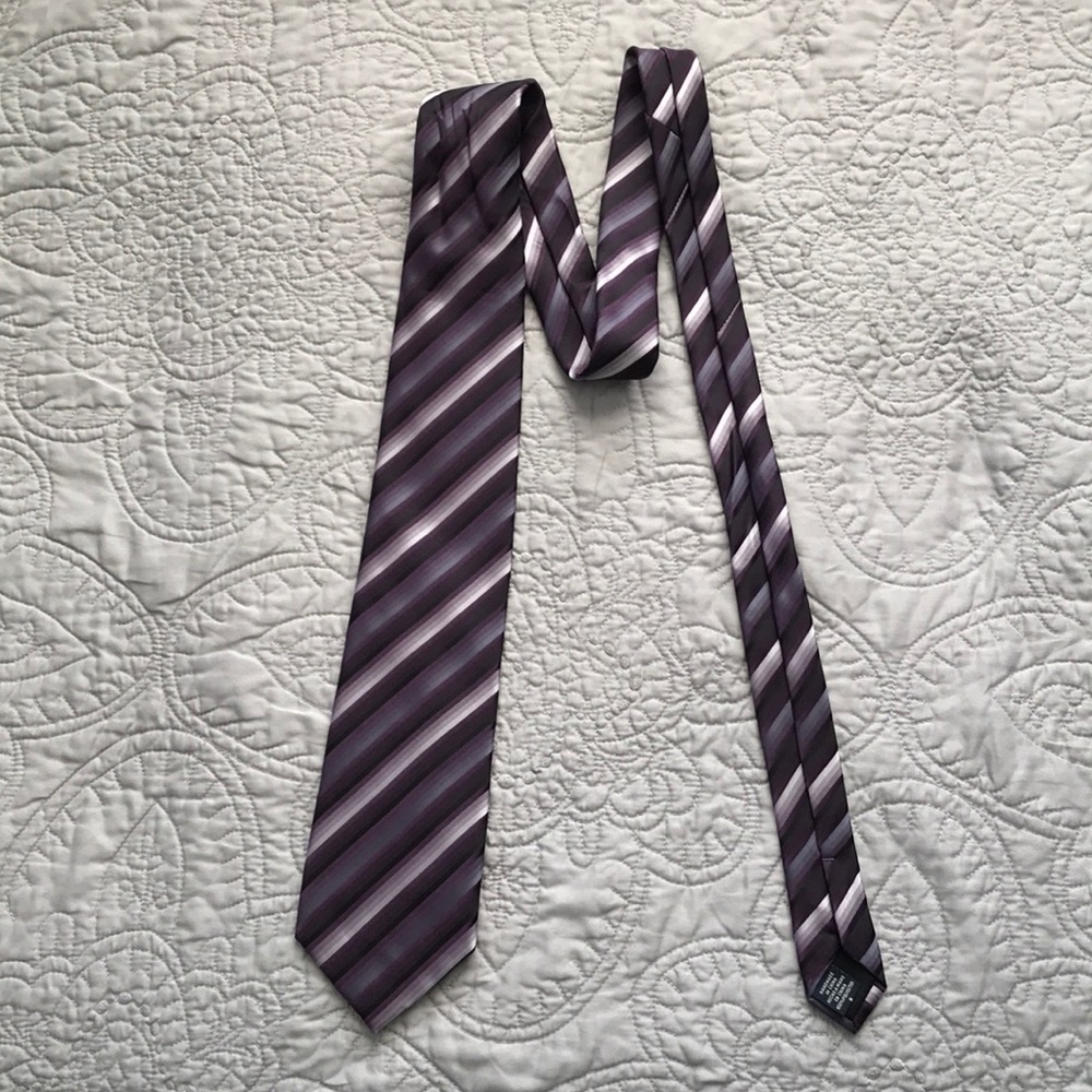 VanHeusen Neck tie.